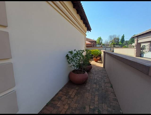 3 BEDROOM TOWNHOUSE TO LET IN ARCON PARK